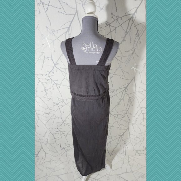 Charli Gray Crinkle Fabric Tiered Sleeveless Maxi Dress - Picture 4 of 5